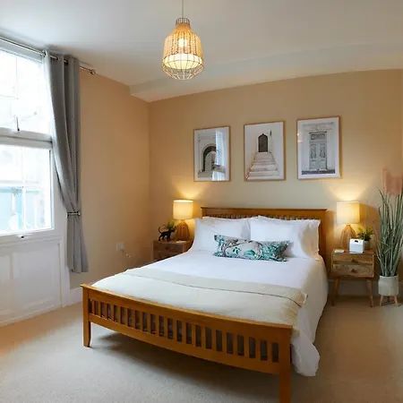 Marine Sands - Luxury Apartment Scarborough
